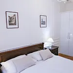 White & Gray * Prag