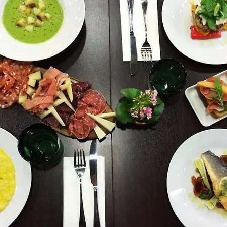 White & Gray Apartman