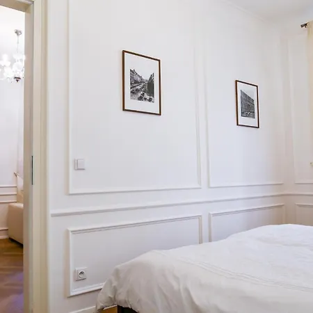 White & Gray Praag