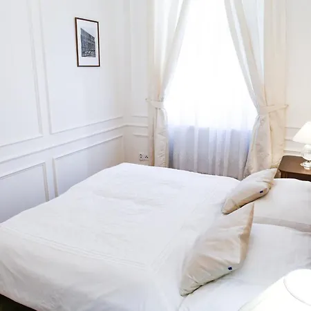 Appartement White & Gray Praag