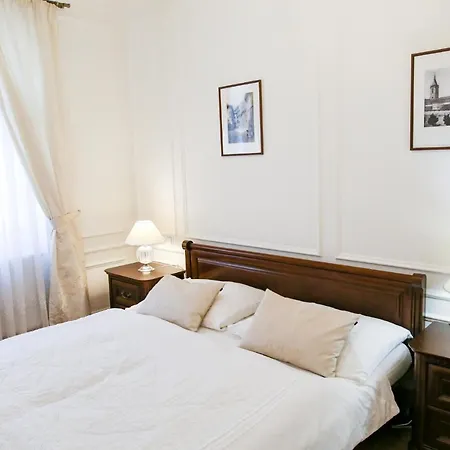 White & Gray * Praag